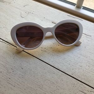 Guess rounded cat eyed oval sunglasses